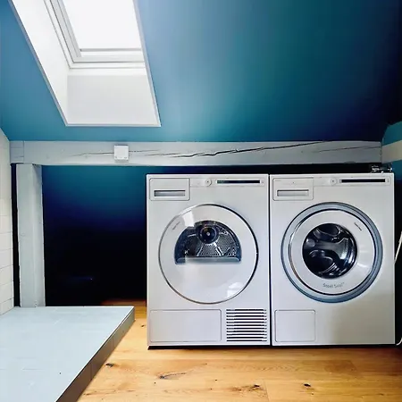 公寓 Above The Roofs Of *